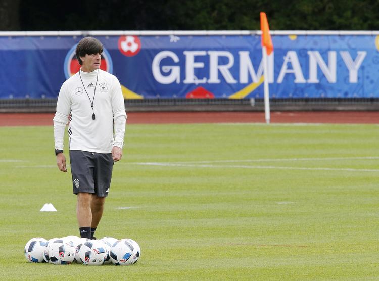 Problemer. Tysklands landstræner Joachim Löw har fået noget at spekulere over med det seneste afbud. 