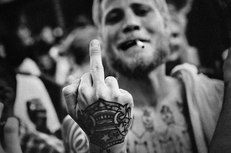 Fuck. Distortion dæmper vores behov for et rigtigt oprør, mener klummeskribenten. Her et passende billede fra sidste uges gadefest på Vesterbro. 
