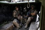 Krigsindsats. Danske soldater fra den danske base Camp Price på vej på mission i byen Gereshk i Afghanistan. Ny rapport konkluderer, at USA og de allierede nationer havde uklaer og ofte modstridende mål. 
