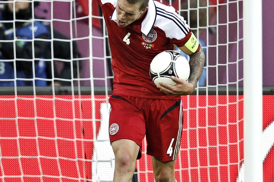 Skuffelse. Daniel Agger ærgrer sig over en scoring fra Portugals side til 3-2 i et opgør mod Danmark. 