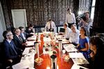 AFtale. Finansminister Claus Hjort Frederiksen og sundheds- og ældreminister Sophie Løhde forhandler med formand for Regionerne Bent Hansen. 