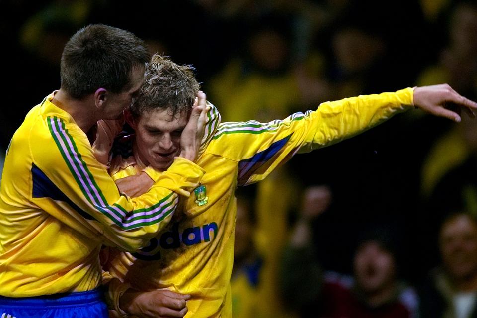 Jubel. En ung Daniel Agger jubler med Brøndby-legenden Per Nielsen, efter en scoring til hjemmeholdet Brøndby mod OB. 