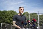 Farvel. På et pressemøde i ungdomsklubben Rosenhøj i Hvidovre fortalte Daniel Agger, at han indstiller karrieren. 