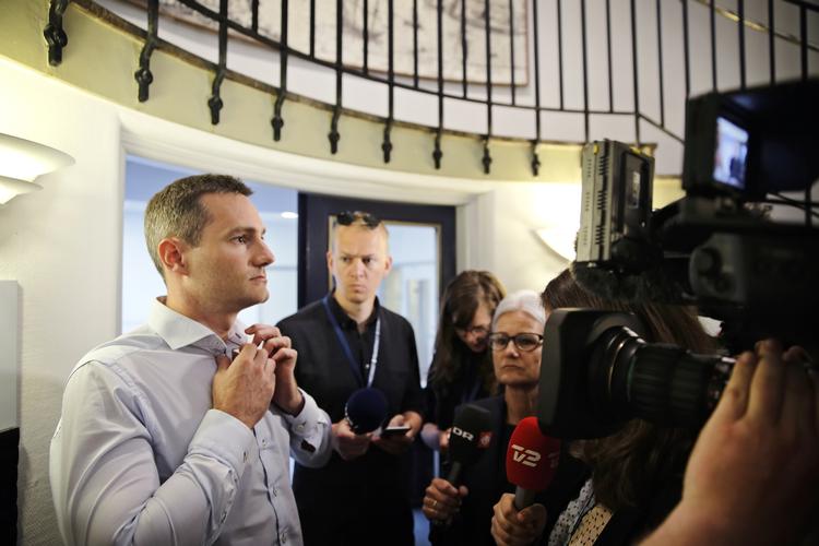 Forlig. Konservative Folkepartis Rasmus Jarlov fortalte i dag pressen, at partiet ikke er med i forliget om indkøb af nye kampfly. 