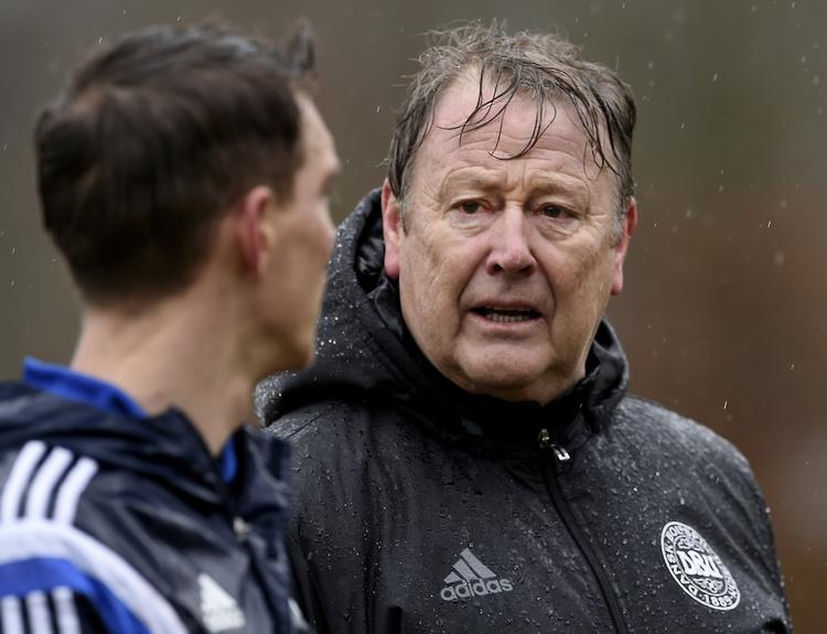 Farvel. Åge Hareide er ærgerlig over Daniel Aggers  afsked med fodbolden. 