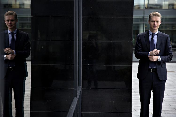 tilfredsstillende. Dongs administrerende direktør, Henrik Poulsen, har grund til at glæde sig over første børsdag. 