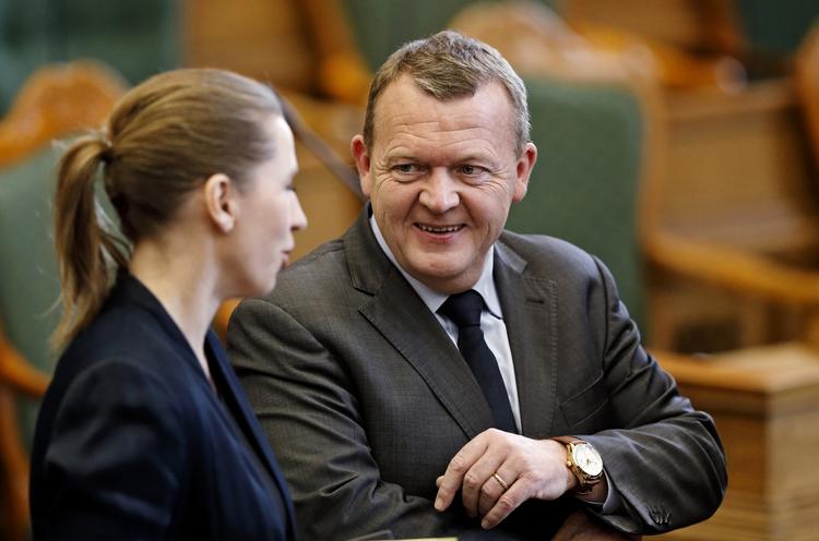 KAMPFLY De blå partier er splittet i henhold til køb af kampfly. S og DF er således blevet statsministerens nye akse. 