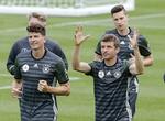 Favoritter. Thomas Müller og Mario Gomez er to af de offensive tyske trumfkort. 