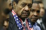 Boksepromotor Don King og den tidligere boksemester Sugar Ray Leonard deltog. 