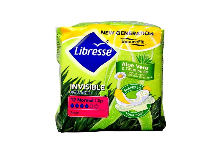 MOMSFRITAGELSE. Danske kvinder bruger ifølge Danmarks Statistik cirka 12.000 kroner på bind og tamponer på et helt liv. 