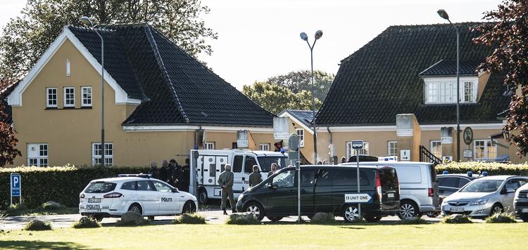 Personer på tålt ophold i Danmark har skullet opholde sig på Center Sandholm, men fremover skal de flyttes til Udrejsecenter Kærsshovedgård. 