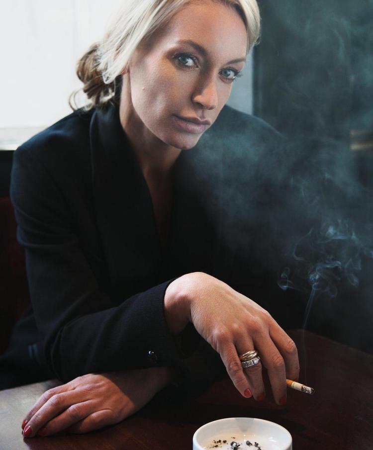 krimi. L.S. Hilton har skrevet en rasende underholdende kunstsvindlerkrimi 'Maestra'. 