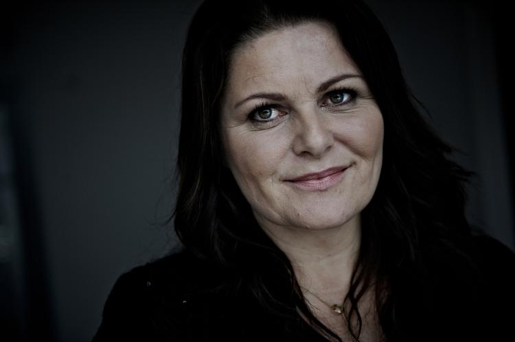 Afkriminaliseret. Sara Blædel  bevæger sig ind i den mere afdæmpede romanprosa. 