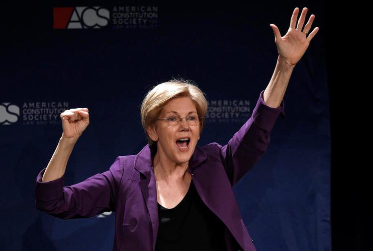 Støtte. »Hun vandt, fordi hun er en fighter. Hun er sej «, siger Elizabeth Warren om Hillary Clinton. 