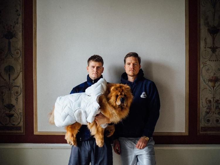 Duo. Den albumdebuterende r&amp;b-duo består af Mads Bo og Jonathan Elkær. 