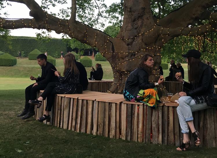 Hjerteland. På Egeskov Slot foregår netop nu en ny festival. 