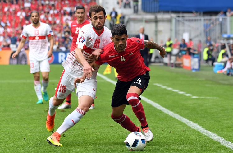 1-0. Anden kamp ved EM var ingen skønhedsåbenbaring. Schweiz burde have gjort det bedre i overtal mod et middelmådigt albansk hold. 