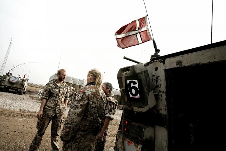 Forskel. Da danske soldater første gang var i Irak, var de underlagt samme regler og betingelser som de amerikanske. Det er ikke tilfældet nu. 