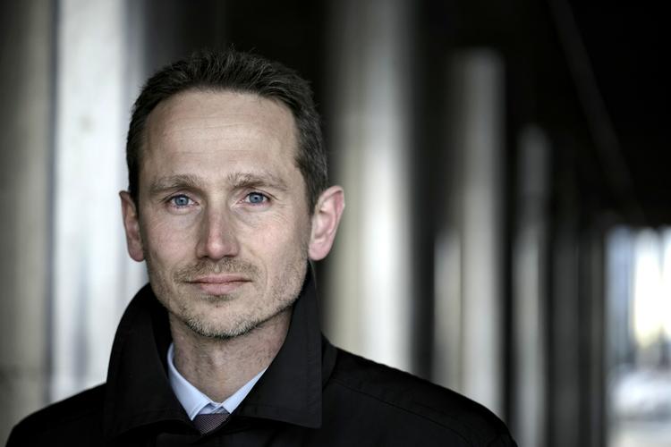 Tronarving? Et internt opgør lurer under overfladen i Venstre. Udenrigsminister Kristian Jensen har ikke lagt skjult på, at han søger mod toppen. Her til Folketingets afslutningsdebat. 