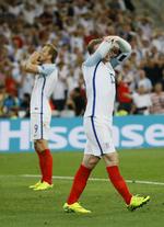 Dominans. Wayne Rooney og Harry Kane (bagerst) græmmer sig over endnu en misbrugt engelsk mulighed. 