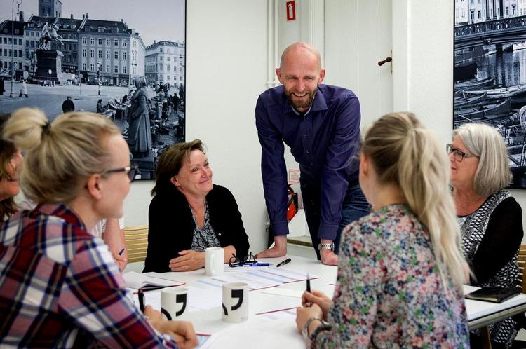 Synder. »Den helt store synder er, at det er kvinderne, der tager langt den største part af barselsorloven«, siger journalisternes formand, Lars Werge. 
