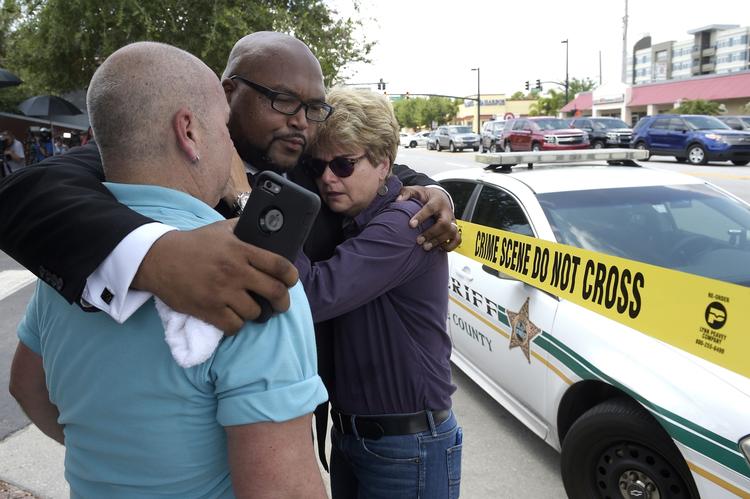 Massakre. Mindst 50 blev søndag dræbt i et skudangreb på en natklub i Orlando i den amerikanske delstat Florida. Angrebet betegnes som det værste masseskyderi i USA's historie. 