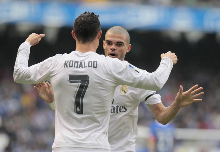 skuespillere. Real Madrids to portugisere, Cristiano Ronaldo og Pepe, er ikke i kridthuset hos Islands træner, der gerne ser spillerne straffet for deres konstante skuespil på banen. 