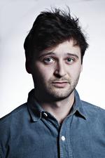 Misforstået. Daniel Cross må sande, at sarkasme og ironi er nogle vanskelige størrelser at jonglere med. 