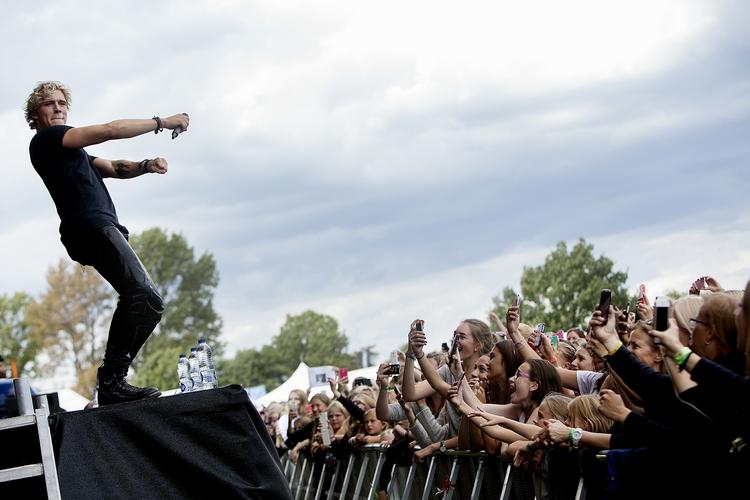 Festival. Christopher ses her under en koncert på Smukfest Copenhagen i 2014. Debutåret endte også med at være det sidste år for aflæggeren af festivalen, der normalt hører hjemme i Skanderborg. Smukfest Copenhagen kunne ikke sælge nok billetter i 2015 og droppede festivalen helt. Men Brian Nielsen er altså ikke blevet afskrækket af den historik. 