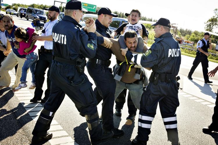 Stramning. Cirka hver anden dansker vil have strammere flygtningepolitik. 