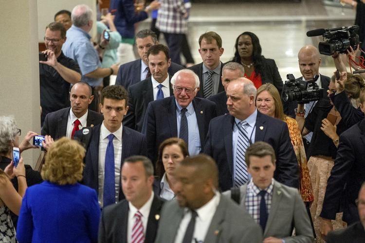 Kandidat. Bernie Sanders har fået cirka 12,6 millioner stemmer. Flere end de fleste havde forventet for et år siden. I nat mødtes han med Hillary Clinton på Capitol Hilton i Washington D.C. 