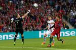 Køligt gjorde Hannes Haldorsson det ikke sværere end nødvendigt i sine indgreb over for Ronaldo &amp; Co. 