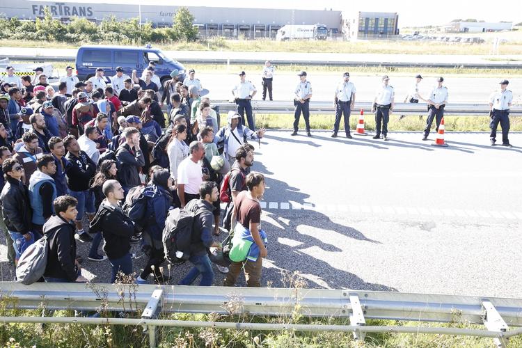 FLYGTNINGE. Et højresving synes at være en realitet i danske vælgeres holdning til flygtningespørgsmålet. Men et spørgsmål rejser sig: Er det vælgerne, som har flyttet partierne, eller partierne, der har flyttet vælgerne? Arkivfoto: Martin Lehmann 