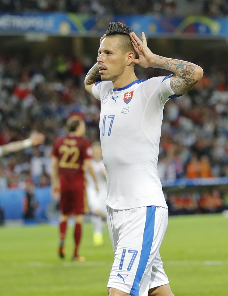 2-1. Slovakiets Marek Hamsik leverede en strålende indsats, da Rusland blev slået. 