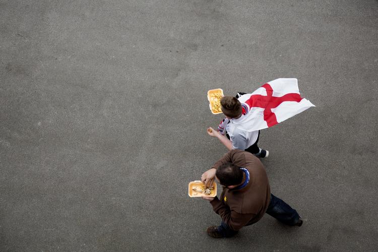 Brexit. Tilskuere på vej til venskabskamp mellem Englang og Portugal. 