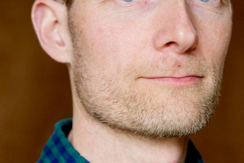 TRÆMAND. Ken Winther er uddannet møbelsnedker og arbejder hos PP MØbler, hvor han laver Wegner-møbler. 