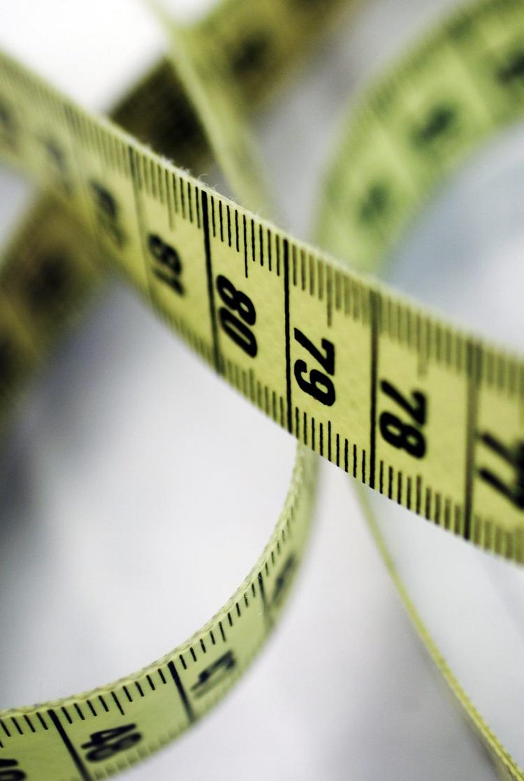 BMI-beregning. Undersøgelser viser, at midaldrende og ældre gerne skal have et højere bmi end unge. 