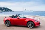 FORNØJELSE. Mazda MX-5 er i sit es på en tur til stranden – her fotograferet langt fra danske vinter. 