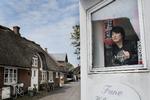 Regler. Kinesiske Wang Zhao driver et sushisted på Fanø, men var truet med udvisning, fordi han indtægt var sæsonbetonet. 
