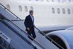 Ankomst. John Kerry træder ud af sit fly i Københavns Lufthavn. 