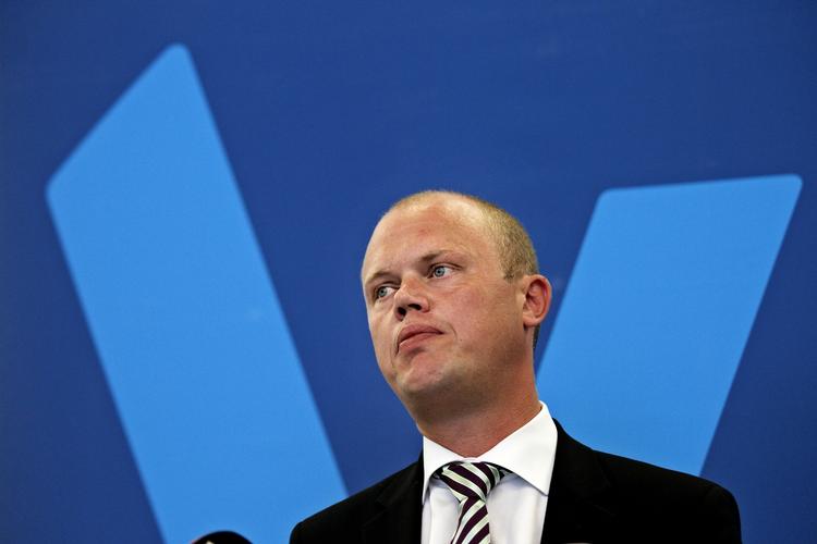 Kapløb. Hvis Nato udstationerer 4.000 soldater nær den russiske grænse, vil Rusland udstationere 30.000 soldater på sin side af grænsen. Alligevel mener forsvarsminister Peter Christensen (V), at det er i Danmarks interesse at bidrage til Nato-styrken. 