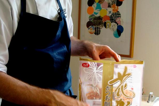 2. Shio tare-massen, der giver skaldyrsgrundsuppen smag, forberedes i god tid. 