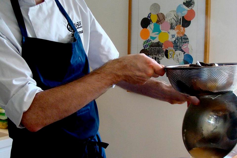 6. Blåmuslinger dampes og sigtes. 