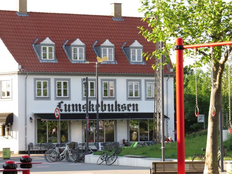 Problemløsning. Lumskebuksen gider ikke mere snifferi på toiletterne. 