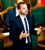 Leder. Morten Østergaard i Folketinget 1. juni under tingets afslutningsdebat. Forude venter store udfordringer med at få placeret de radikale rigtigt for at skaffe partiet fornyet indflydelse. 