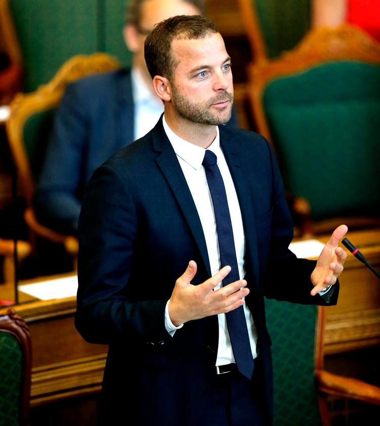 Leder. Morten Østergaard i Folketinget 1. juni under tingets afslutningsdebat. Forude venter store udfordringer med at få placeret de radikale rigtigt for at skaffe partiet fornyet indflydelse. 