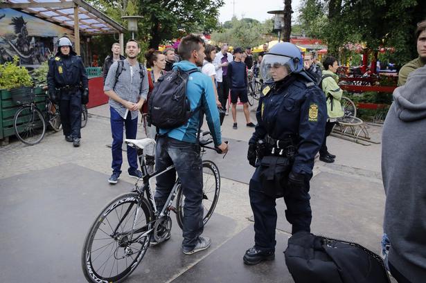 Politiet fjerner hashboder i Christiania KRIMINALITET