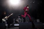 Det svenske punkband Refused spiller sange om »rock og revolution« på festivalens Blå Scene. 