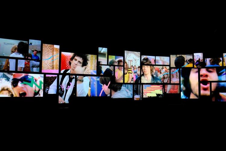 MOSFRI. Fra den indledende filmmosaik om The Rolling Stones som verdens største koncertnavn og til montrerne fyldt med ting og sager fra historien er der spektakler og øjenlyst. Men det er lidt pænt og mondænt og aldrig rigtig rock’n’roll. Foto: Exhibitionism 