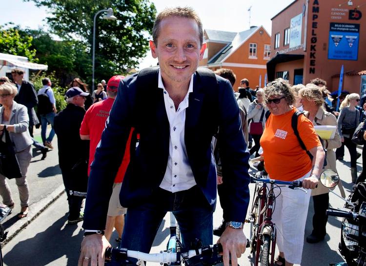 dialog. Udenrigsminister Kristian Jensen (V) vil styre dansk udviklingspolitik i en ny retning. Et udspil fra hans hånd blev præsenteret på Folkemødet, hvor han bagefter tog imod spørgsmål. 